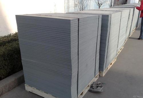 <a href=http://www.hfhrjx.com/ target=_blank class=infotextkey>免燒磚托板</a>的種類